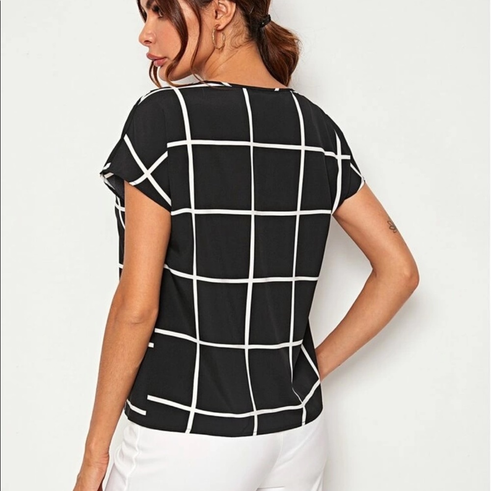 V Neck Top - Picture 2 of 3